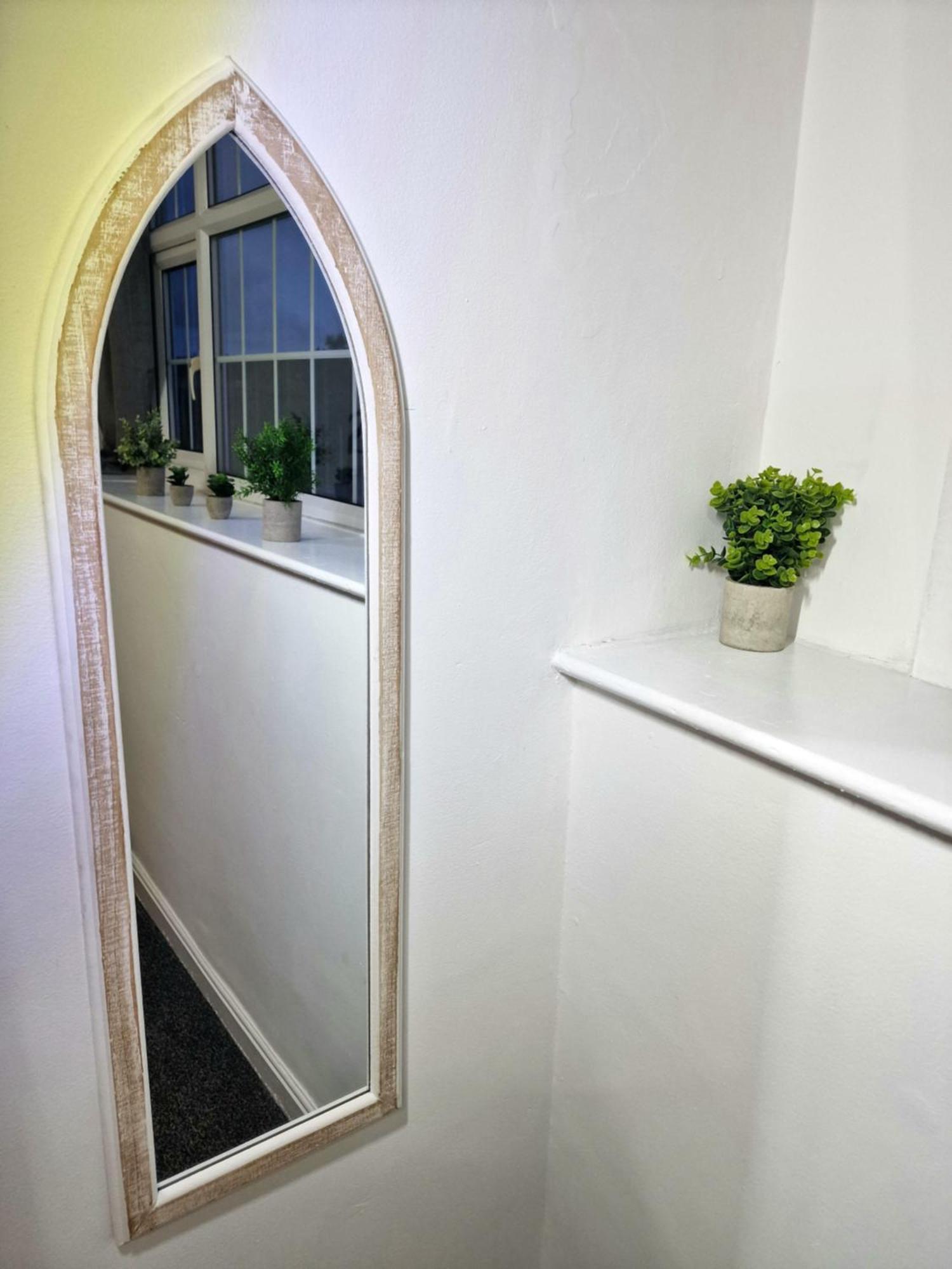 Stylish 4 Double Bedroom House In Bradford, Views Of Hillside And Parking Shipley  Eksteriør billede