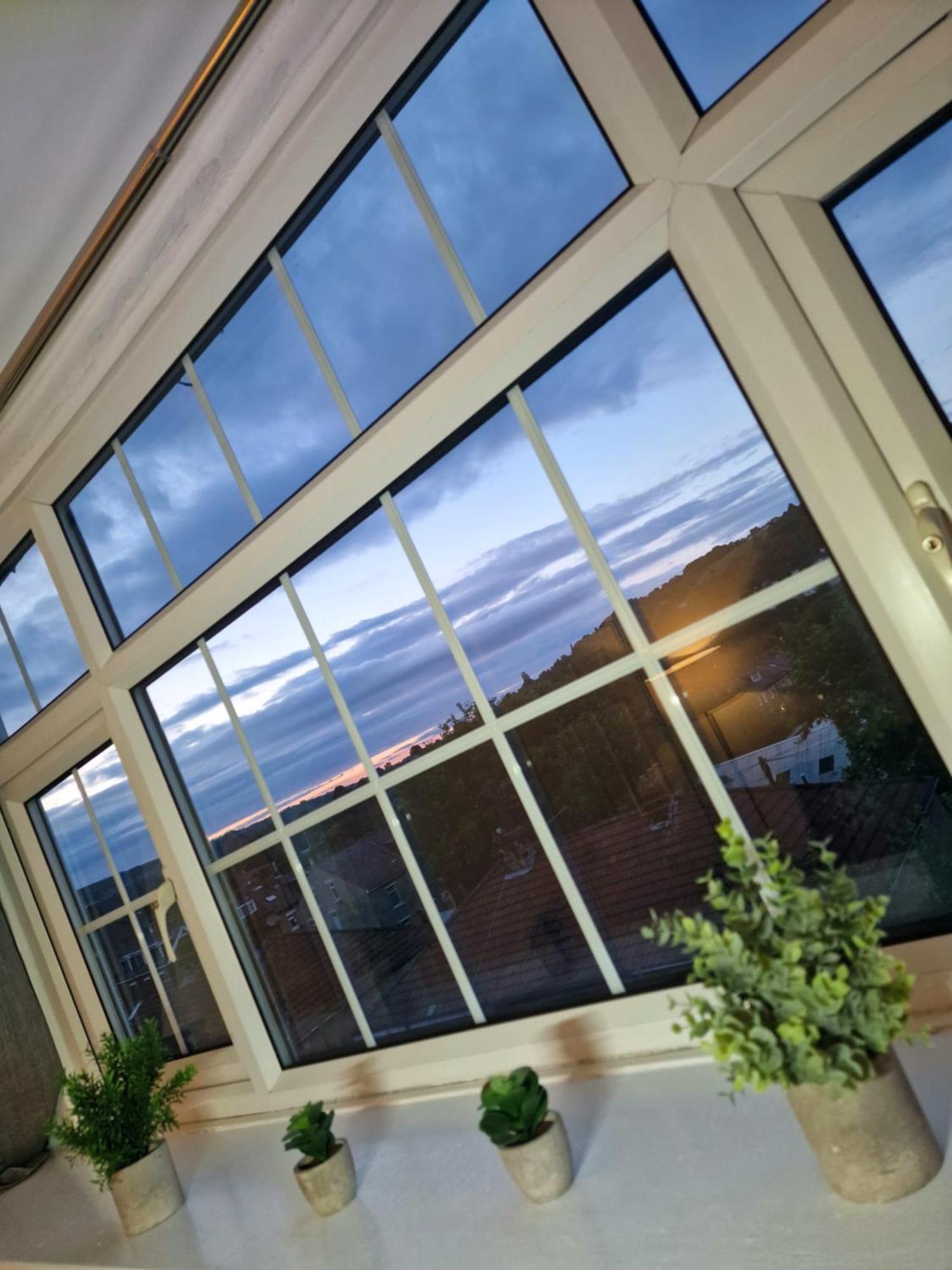 Stylish 4 Double Bedroom House In Bradford, Views Of Hillside And Parking Shipley  Eksteriør billede